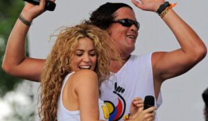 La traición de Carlos Vives a Shakira que ha desatado la furia de sus fans: «¡Oportunista!»